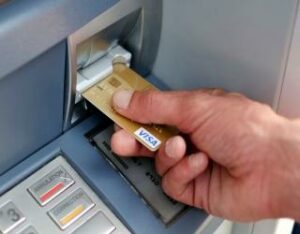 Read more about the article ATM मधील फसवणूक रोखण्यासाठी SBI च्या नव्या सेवेला सुरुवात….