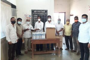 Read more about the article भाजपा आ. नितेश राणे यांनी दिले येथील ग्रामीण रुग्णालयाला 10 ऑक्सिजन सिलेंडर व पीपीई किट