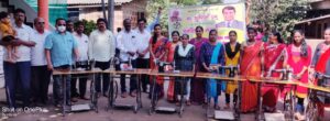 Read more about the article वेंगुर्ले कॅम्प येथील दहा महिलांना मोफत शिलाई मशीनचे वाटप