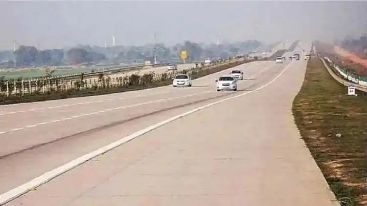 You are currently viewing सिंधुदुर्ग ते रेड्डीपर्यंतच्या सागरी महामार्गास अखेर मान्यता 