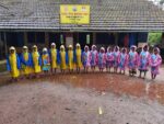सावली जनसेवा शिक्षण संस्था, वरवडे तर्फे शालेय विद्यार्थ्यांना रेनकोटचे वाटप