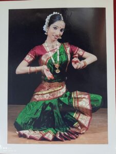 Read more about the article आझादीका अमृत महोत्सव नगर येथील कार्यक्रमात सिंधुदुर्ग कन्या सौ. स्नेहल पार्सेकर हिचा नृत्याविष्कार