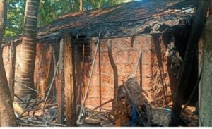 Read more about the article मालवण वायरी मोरेश्वरवाडी येथे घराला आग लागून मोठे नुकसान