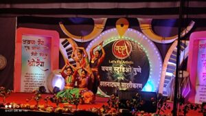 Read more about the article भरतनाट्यम् या दाक्षिणात्य नृत्यकलेचा प्रसार सिंधुदुर्ग कन्या स्नेहल पार्सेकर करत आहेत, हे फार कौतुकास्पद आहे