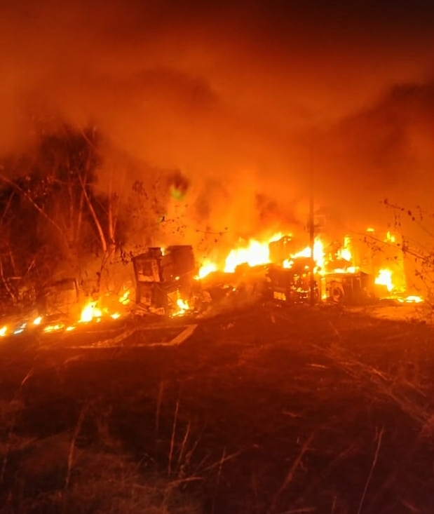 You are currently viewing सिंधुनगरी येथील बीएसएनएल टॉवरला आग; स्क्रॅप मटेरियल जळून खाक