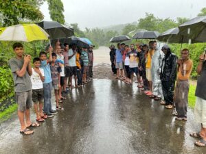 Read more about the article पणदूर – घोडगे राज्य महामार्ग 24 तास उलटले तरी पाणीखाली