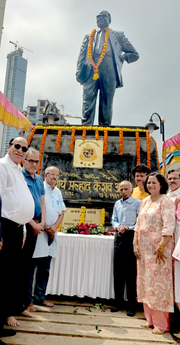 You are currently viewing आचार्य अत्रे यांना १२५ व्या जयंतीदिनी वरळीत अभिवादन