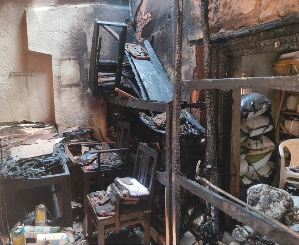 You are currently viewing वेंगुर्ले येथील खरेदी विक्री संघाच्या खत दुकानाला आग; हजारोंचे नुकसान