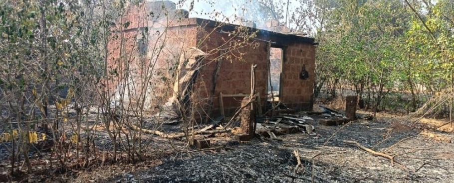 You are currently viewing लोरे येथे लागलेल्या आगीत घर जळून खाक 