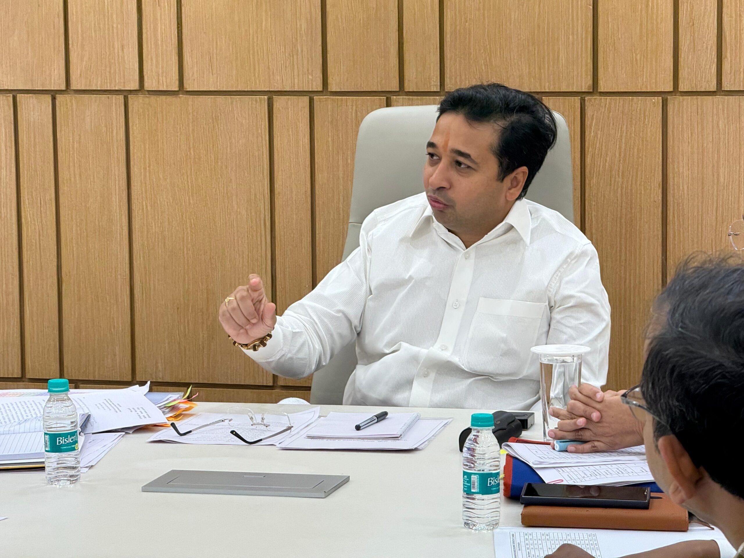 You are currently viewing मालवण येथील छत्रपती शिवाजी महाराजांचा पुतळा उभारताना कोणत्याही त्रुटी राहणार नाहीत याची दक्षता घ्यावी – -मत्स्य व्यवसाय मंत्री नितेश राणे