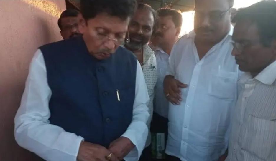 You are currently viewing तिलारीच्या हत्ती प्रश्नावर ८ दिवसात वनमंत्री यांच्यासोबत बैठक – आमदार दिपक केसरकर 