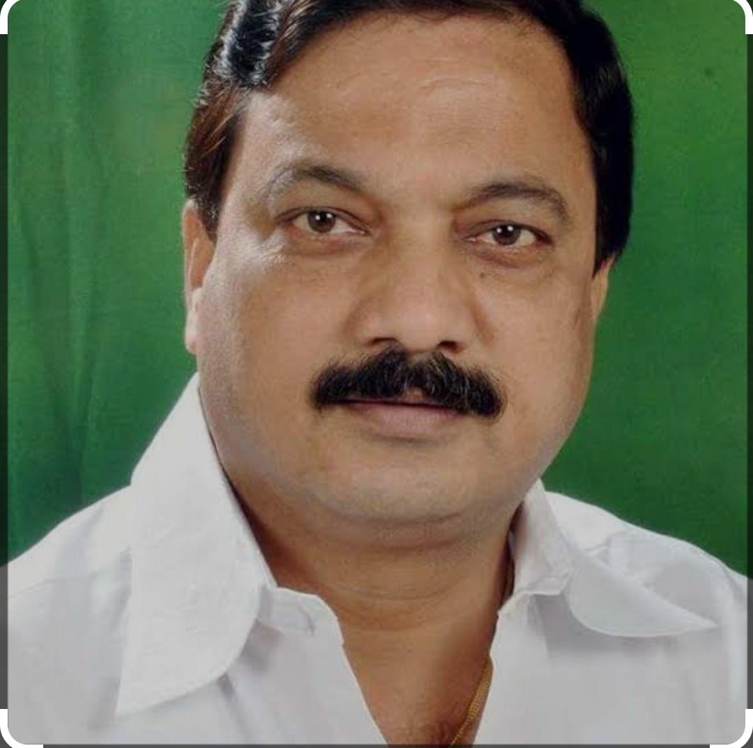 You are currently viewing वाळू, चिरे, सिलिकाच्या अवजड वाहतुकीमुळे फोंडा घाट राधानगरी रस्ता नादुरुस्त