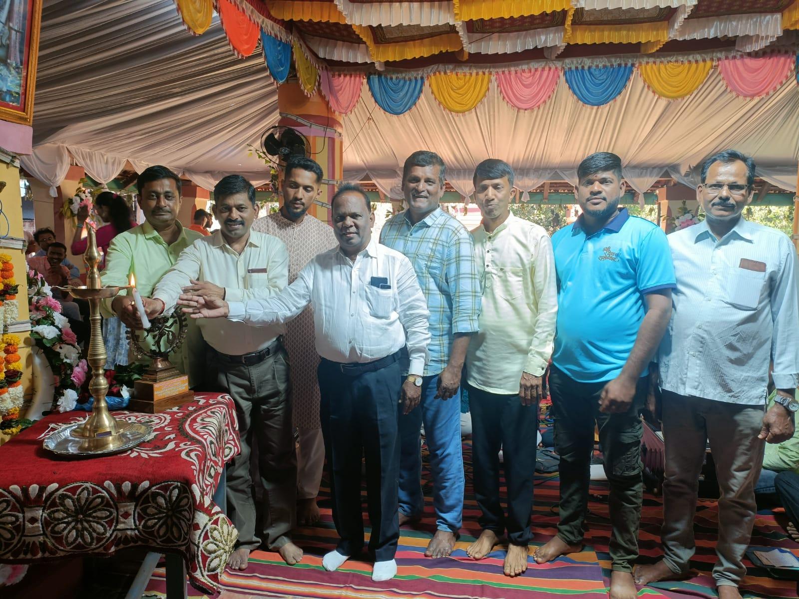 You are currently viewing महाशिवरात्र उत्सव निमित्ताने वैभव मांजरेकर मित्र मंडळ पुरस्कृत संगीत गायनाचा कार्यक्रम शिवश्रुती संपन्न 