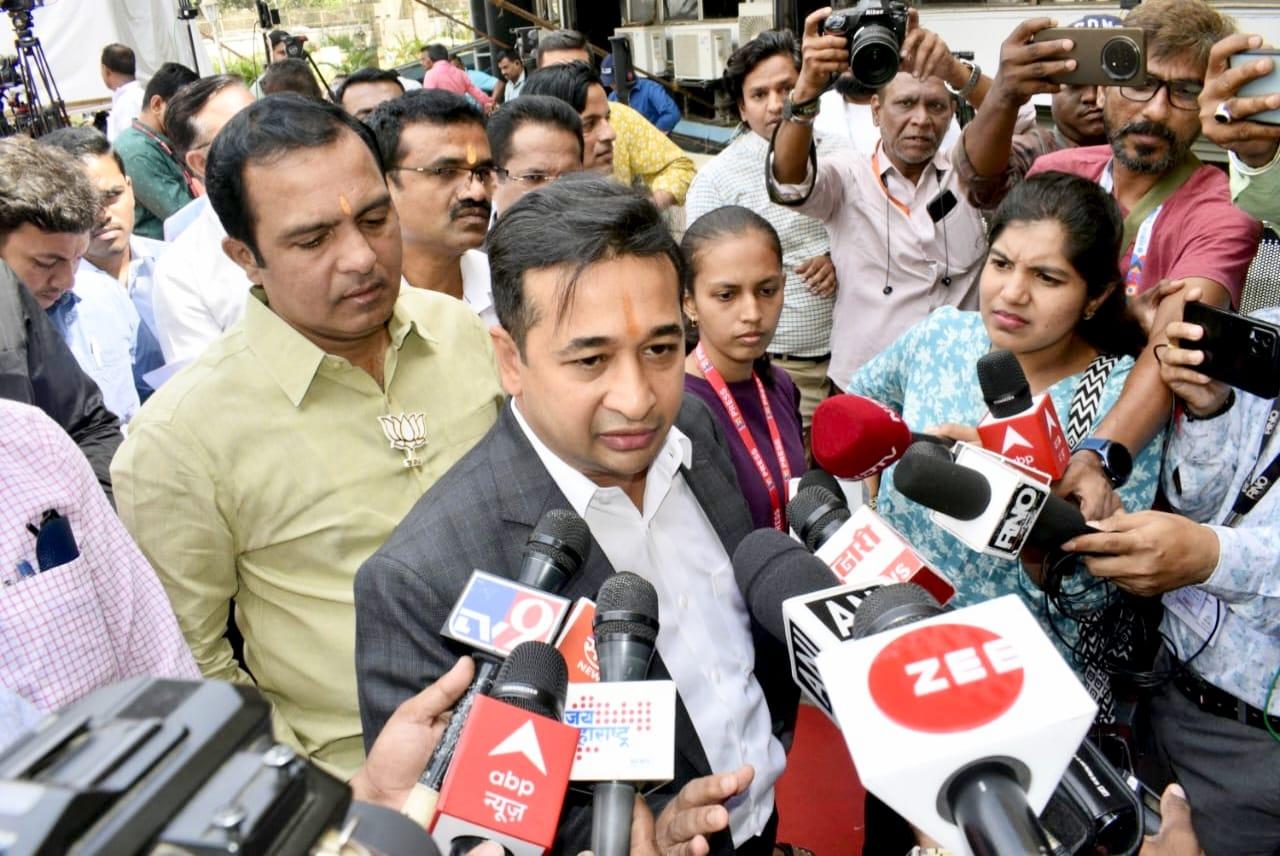 You are currently viewing अबू आझमीसारख्या माणसाला औरंगजेबाच्या कबरीच्या बाजूला झोपवलं पाहिजे; मंत्री नितेश राणेंचा हल्लाबोल