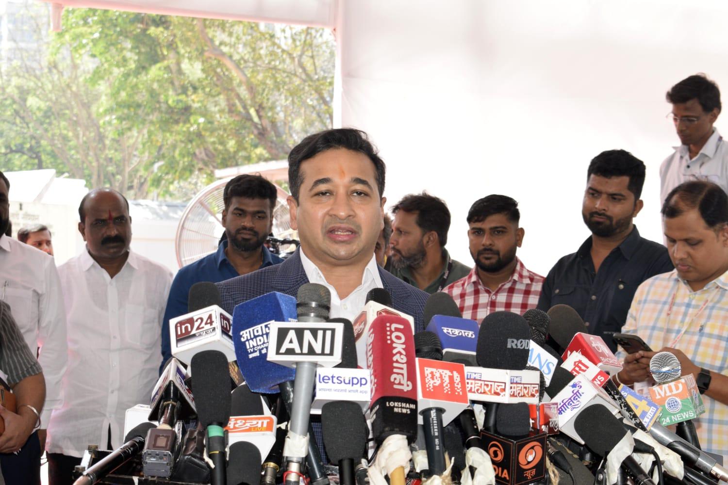 You are currently viewing उर्दू भाषेत प्रचार पत्रके छापणाऱ्यांना मराठी भाषेवर बोलण्याचा नैतिक अधिकार नाही