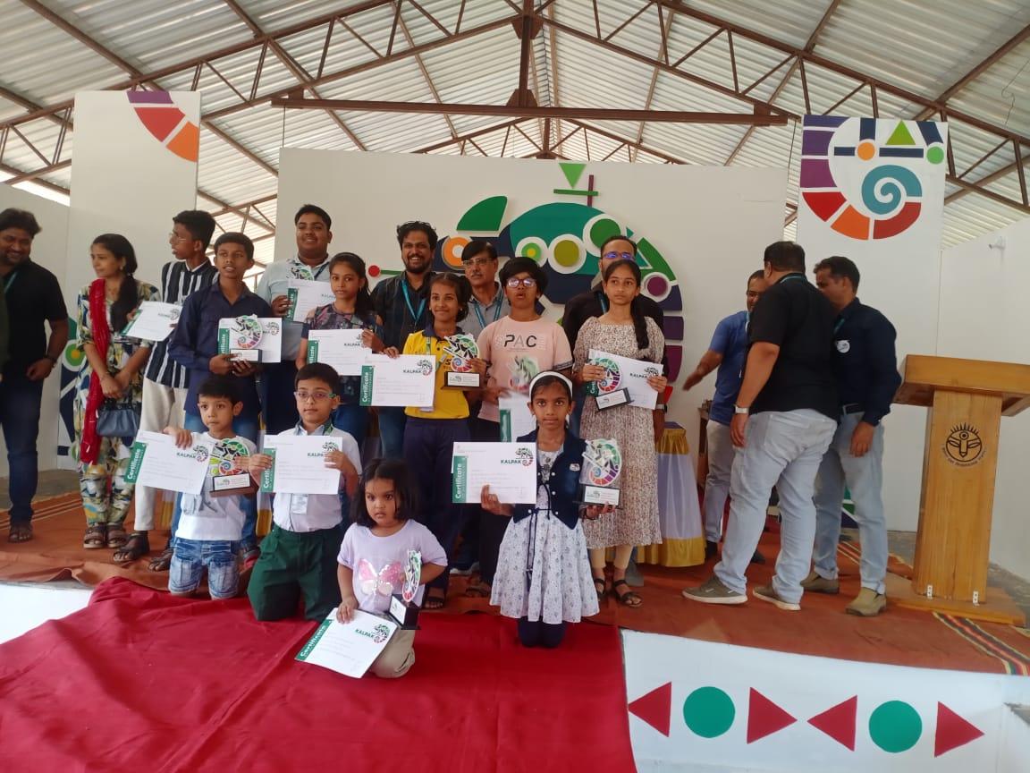 You are currently viewing बी. एस. बांदेकर कॉलेज ऑफ फाइन आर्ट तर्फे घेण्यात आलेल्या जिल्हास्तरीय चित्रकला स्पर्धेत स्टेपिंग स्टोन ग्लोबल स्कूलच्या विद्यार्थ्यांचे उल्लेखनीय यश