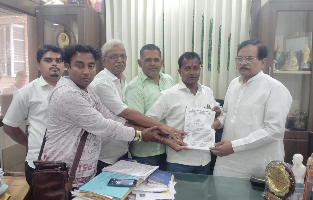 You are currently viewing सिंधुदुर्ग जिल्हा वीज ग्राहक संघटनेच्या पदाधिकाऱ्यांनी केंद्रीय ऊर्जा राज्यमंत्री नाम.श्रीपादजी नाईक यांच्याकडे मांडल्या जिल्ह्यातील वीज समस्या