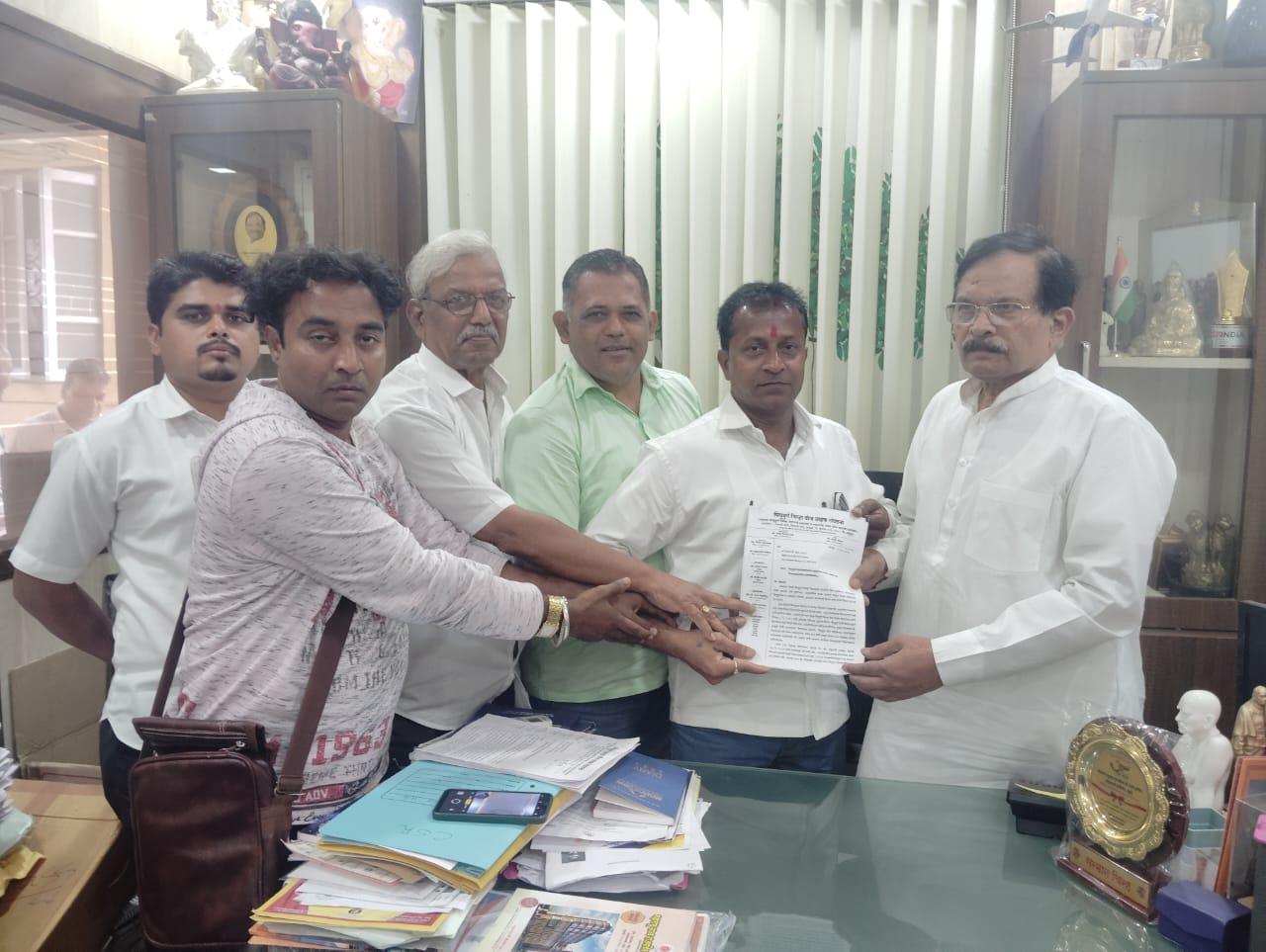 You are currently viewing सिंधुदुर्ग जिल्हा वीज ग्राहक संघटनेच्या पदाधिकाऱ्यांनी केंद्रीय ऊर्जा राज्यमंत्री नाम.श्रीपादजी नाईक यांच्याकडे मांडल्या जिल्ह्यातील वीज समस्या