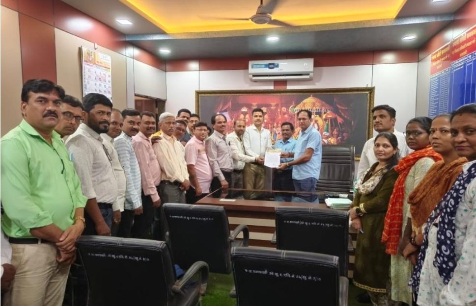 You are currently viewing ग्रामसेवक युनियन डीएनई 136 शाखा कणकवलीचे प्रलंबित मागण्यासाठी धरणे आंदोलन