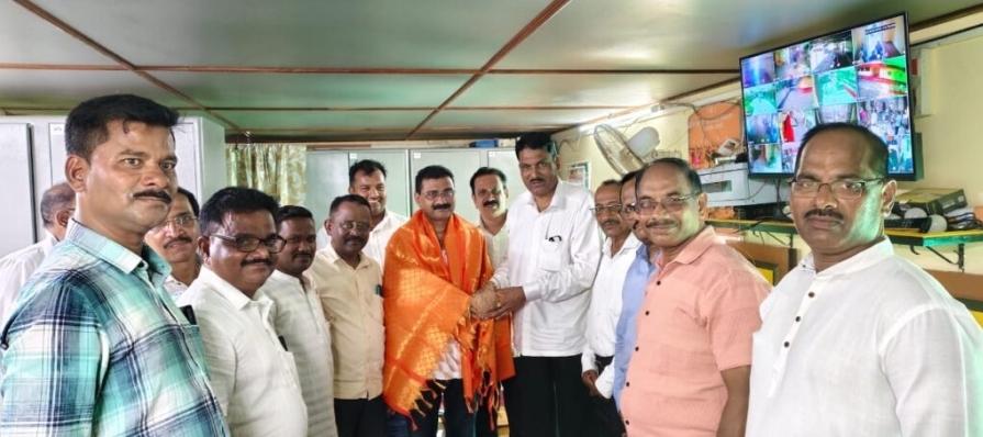 You are currently viewing आचरे येथील इनामदार श्री देव रामेश्वर देवस्थान तर्फे संतोष कोदे यांचा सन्मान…