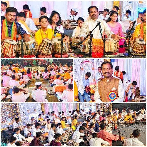 You are currently viewing पखवाज अलंकार श्री महेश सावंत प्रस्तुत 108 पखवाज वादकांचा संगीतमय कार्यक्रम संपन्न 