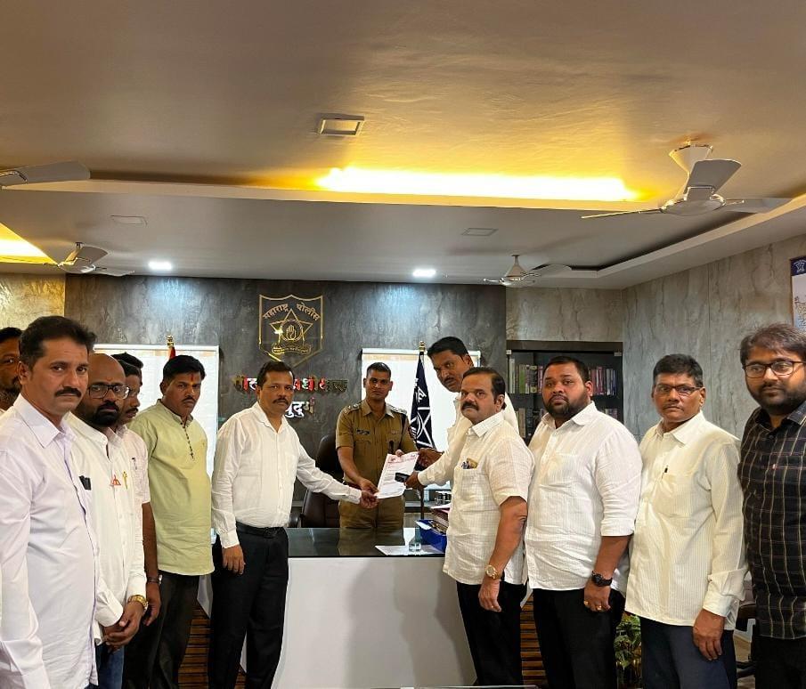 You are currently viewing शिवसेना जिल्हाप्रमुख दत्ता सामंत आणि शिवसेना पदाधिकार्यांनी घेतली जिल्हा पोलीस अधीक्षक यांची भेट