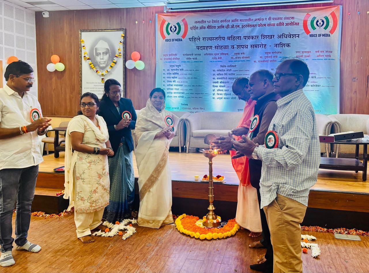 You are currently viewing “प्रभावाखाली नाही, प्रकाशाखाली या” – स्वामी श्रीकंठानंद यांचे पत्रकारांना मार्गदर्शन