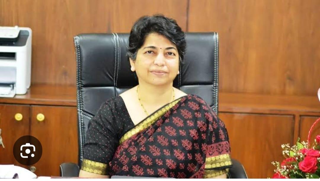 You are currently viewing एक कृतीशील सनदी अधिकारी श्रीमती नयना गुंडे