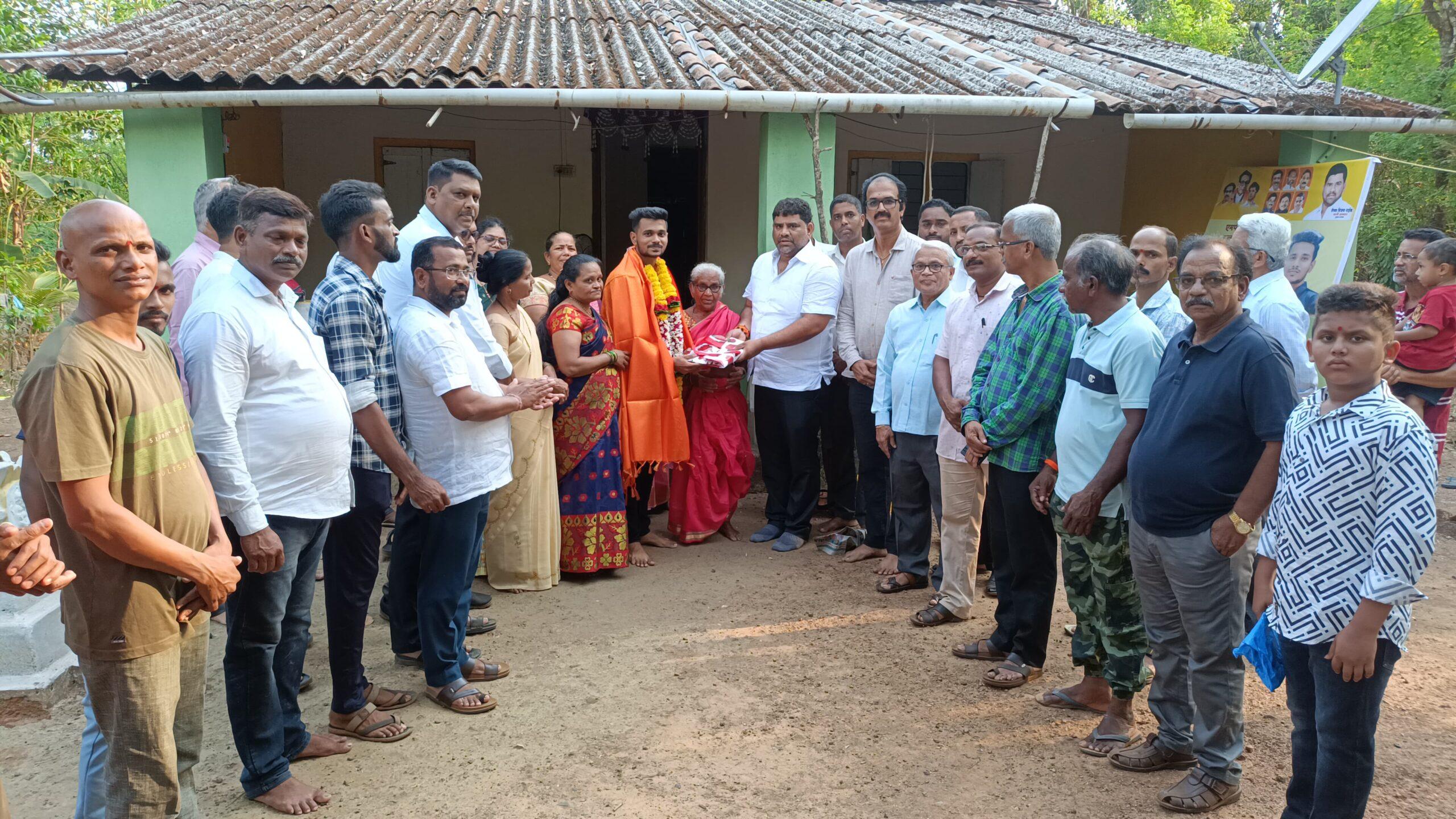 You are currently viewing एमपीएससी परीक्षेत उज्ज्वल यश संपादन केलेल्या प्रथमेश जोशी याचा वैभव नाईक यांच्या हस्ते झाला सत्कार