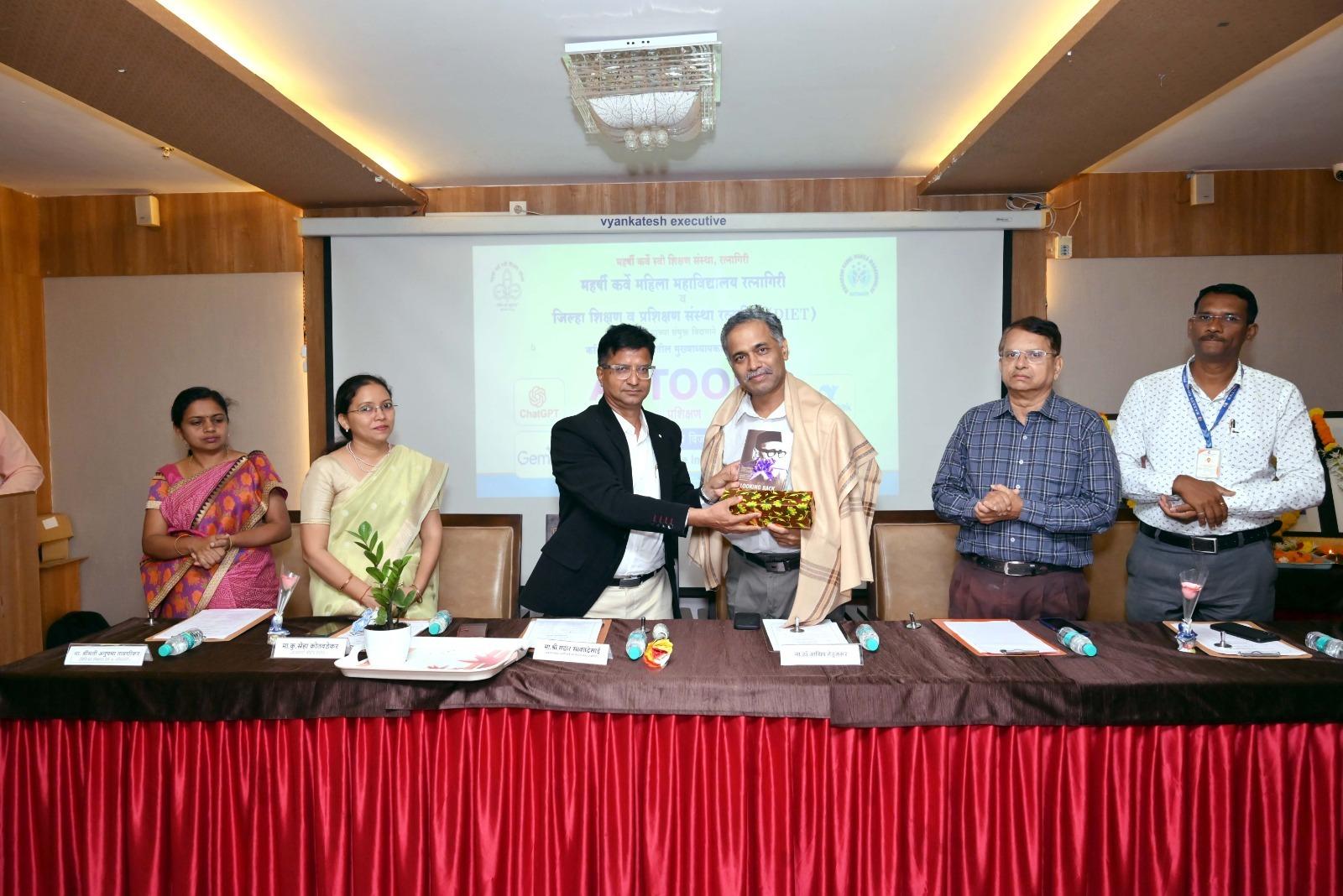 You are currently viewing महर्षी कर्वे महिला महाविद्यालय तर्फे कनिष्ठ महाविद्यालयीन प्राचार्यांसाठी AI Tools कार्यशाळा संपन्न