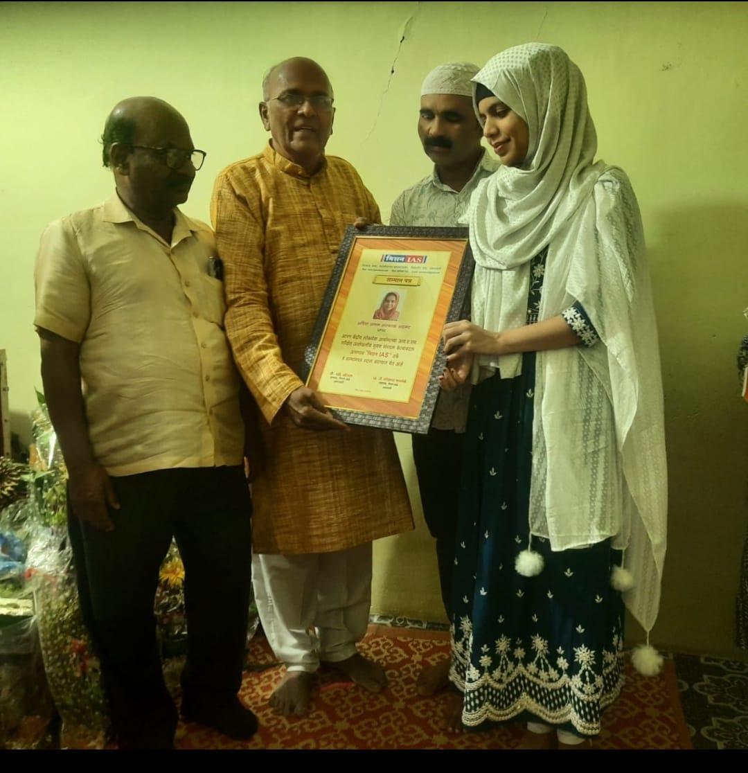 You are currently viewing मिशन आयएएस आणि सत्यशोधक समाजाने केला यवतमाळच्या दोन आयएएस झालेल्यांचा सत्कार