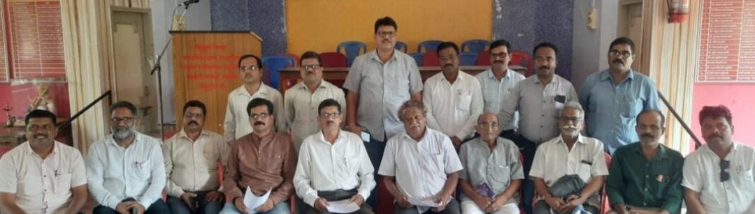 You are currently viewing नवीन शिक्षक संच मान्यतेच्या विरोधात २ मे ला जिल्हाधिकारी कार्यालयावर मोर्चा…