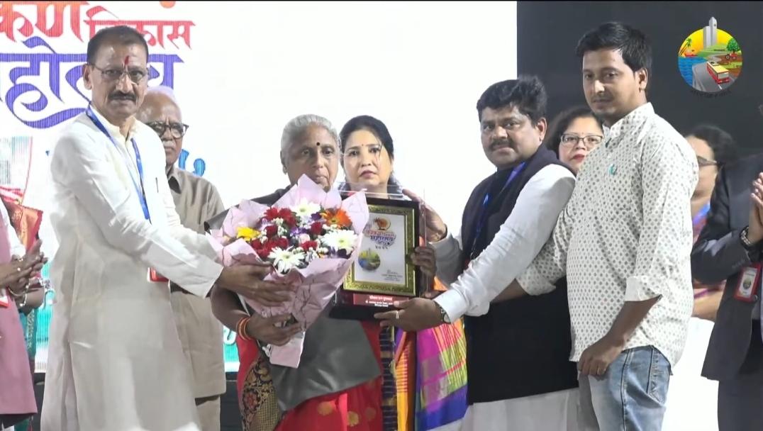 You are currently viewing सत्यवान रेडकर यांस कोकण विकास समितीमार्फत कोकणरत्न पुरस्कार