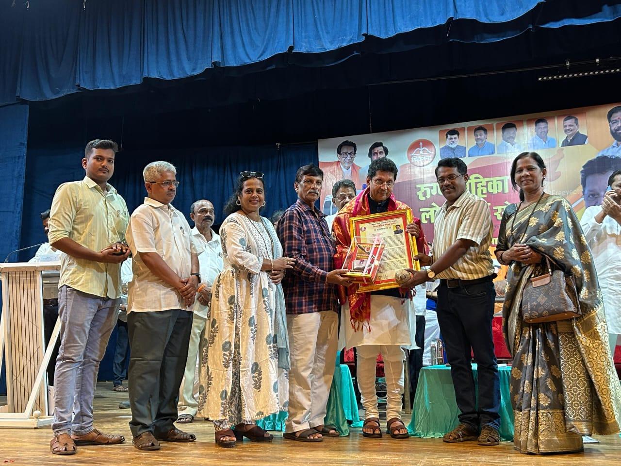 You are currently viewing साहित्य चळवळ व मराठी भाषा संवर्धनासाठी आपण निश्चितपणे सर्वतोपरी सहकार्य करेन : आम. दीपक केसरकर