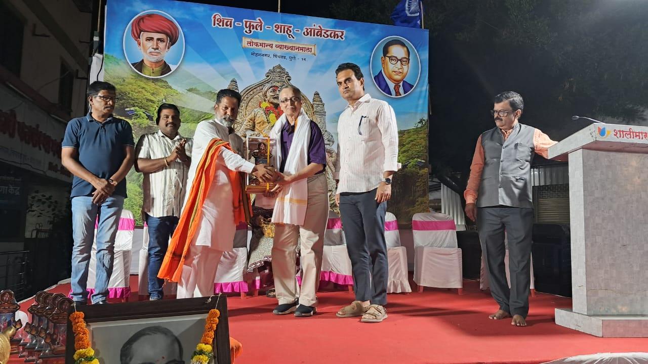 You are currently viewing महाराष्ट्राची जनता पोरकी झालेली आहे!’ – हेमंत देसाई