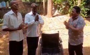 Read more about the article भटवाडी येथील परांजपे कुटुंबीयांच्या दातृत्वातून सामाजिक बांधिलकी या सेवाभावी संस्थेला व्हीलचेअर अर्पण. कार्याध्यक्ष संजय पेडणेकर यांनी मान्य आभार