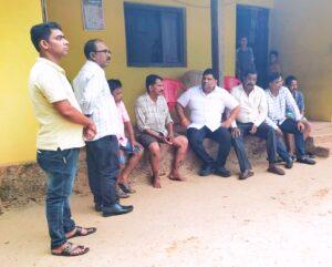 Read more about the article अपघातात मुलीला गमावलेल्या अनिल माळवे कुटुंबियांचे वैभव नाईक यांनी केले सांत्वन