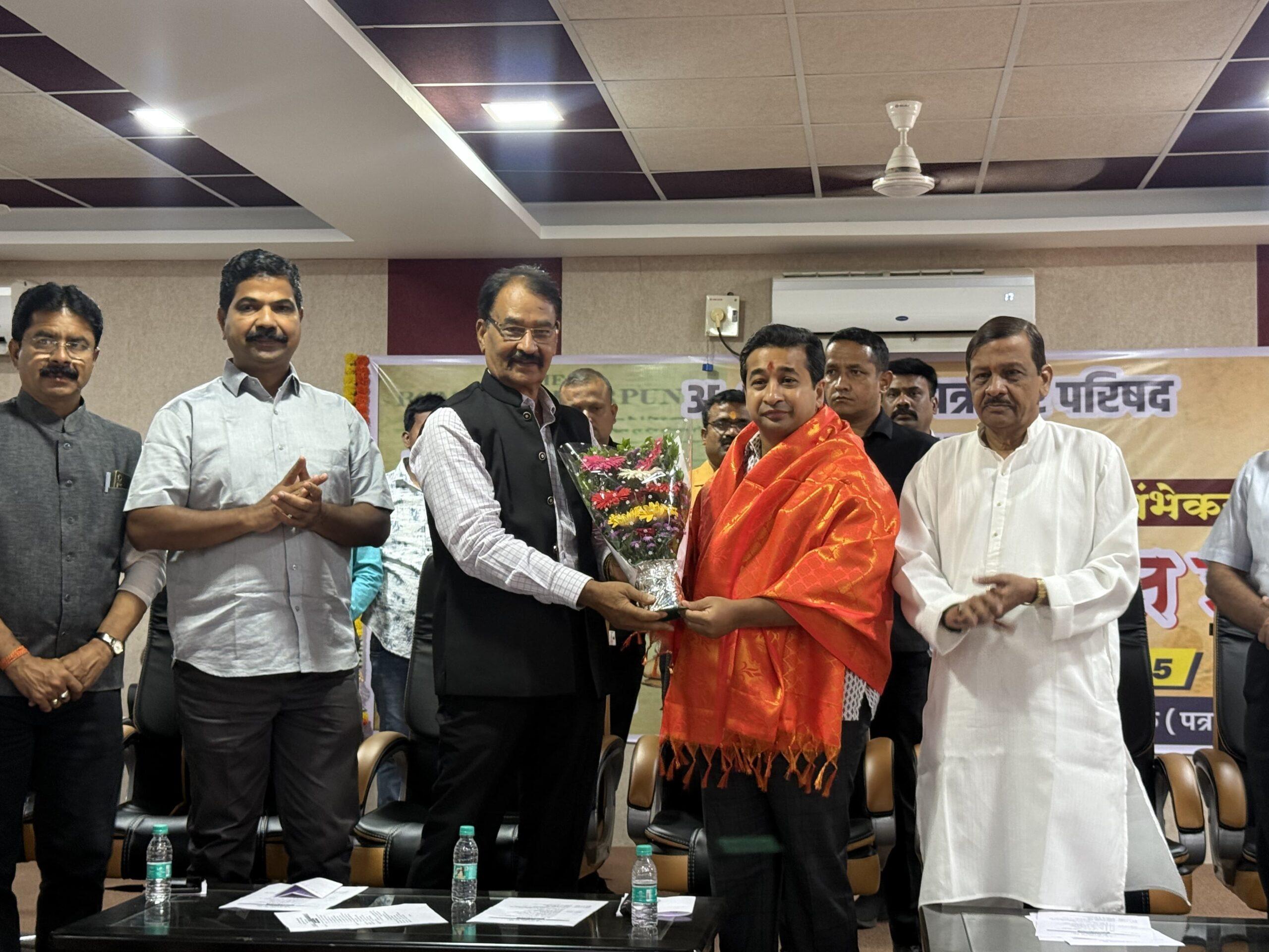 You are currently viewing पत्रकारांचे प्रश्न सरकारकडे सकारात्मक दृष्टीने मांडणार – पालकमंत्री नितेश राणे