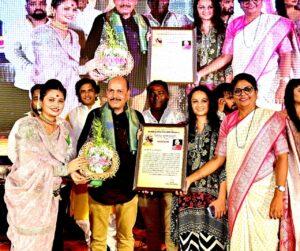 Read more about the article रायगड युवा महोत्सवात कोकणनामा चे संपादक श्री उमाजी केळुसकर यांचा शिवरत्न भूषण पुरस्कारांनी सन्मान!