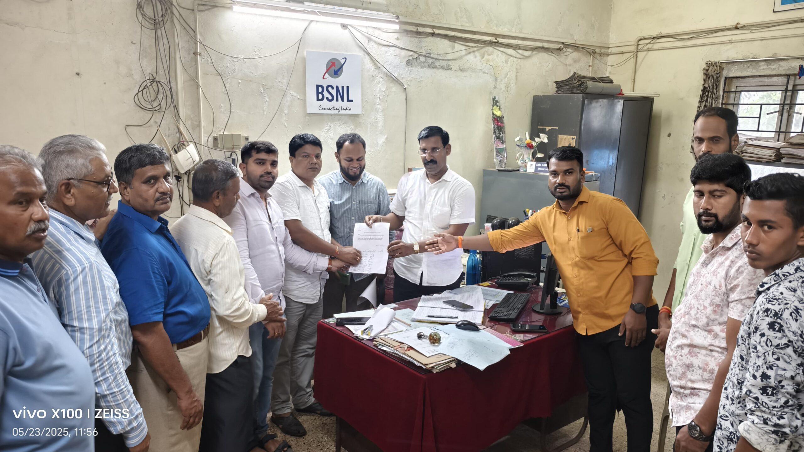 You are currently viewing बीएसएनएल सेवा सुरळीत करा अन्यथा टाळे ठोकणार – सरपंच सचिन पारधीये !