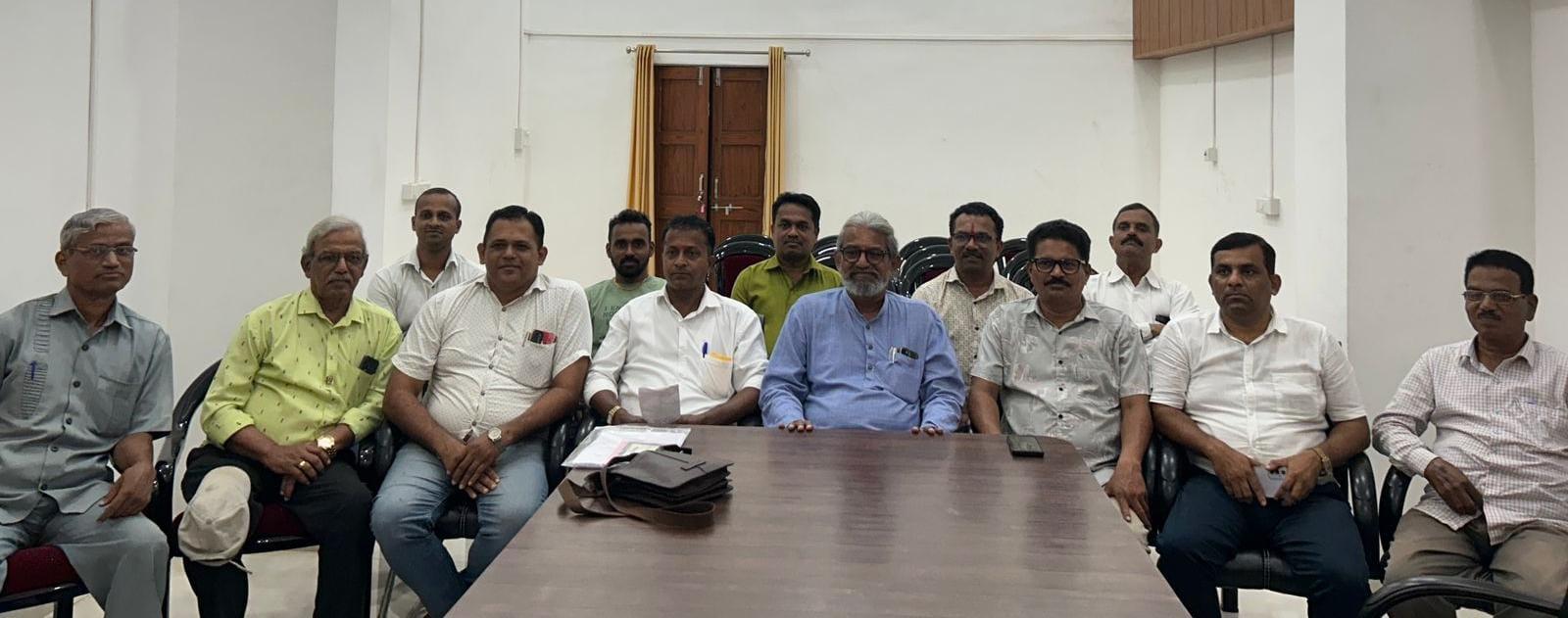 You are currently viewing एक महिन्याचं वीज बिल माफ करा