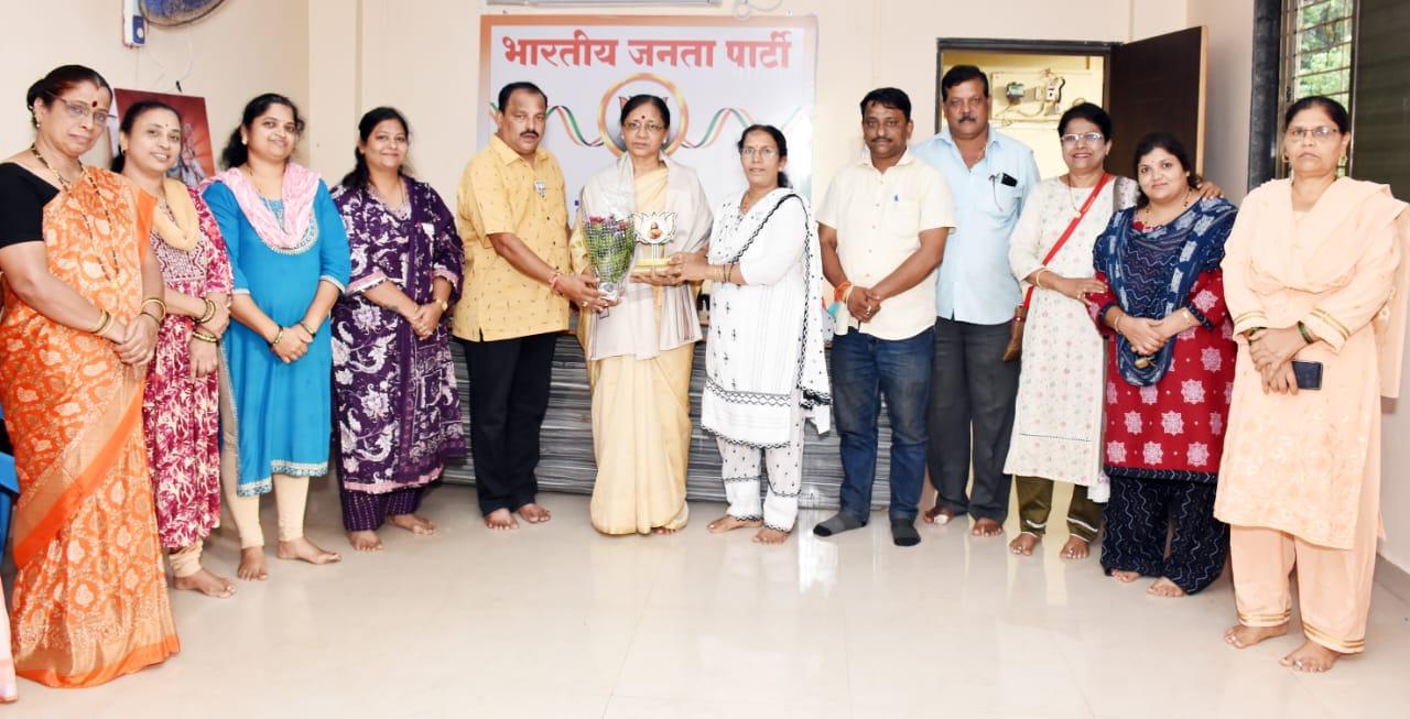 You are currently viewing महाराष्ट्र शासना अहिल्यादेवी होळकर पुरस्कार प्राप्त प्रज्ञाताई परब यांचा भाजपाच्या वतीने सत्कार…