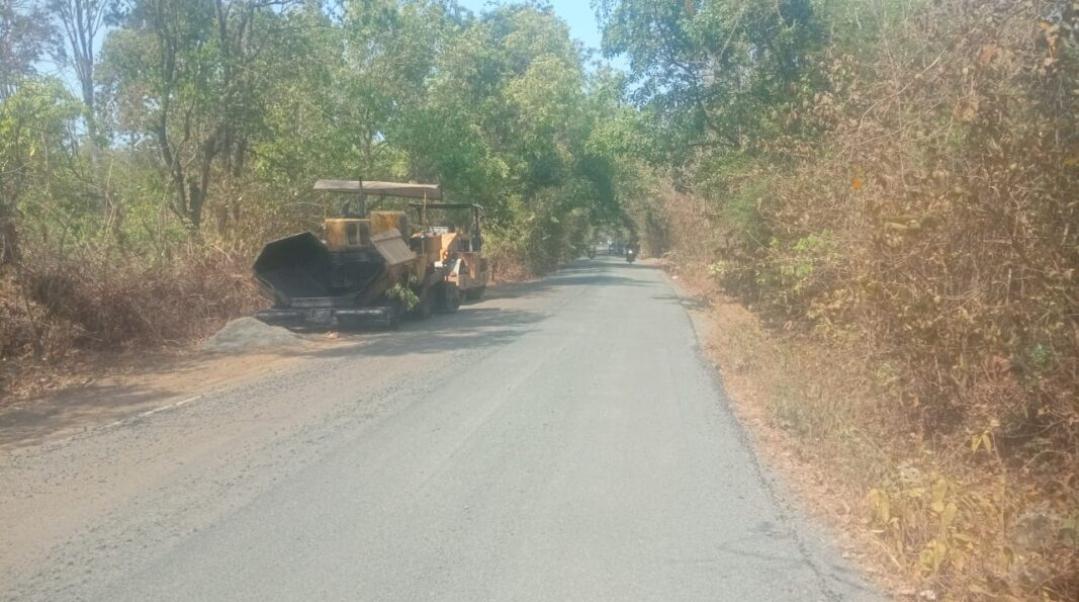 You are currently viewing बांदा-मळेवाड ते आजगाव रस्त्याचे खडीकरण व डांबरीकरणाचे काम सुरू… . बांदा