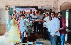 Read more about the article ९३-९४ बॅचच्या विद्यार्थ्यांनी शाळेच्या पायाभरणीत उभारली नवी वीट – स्नेहमेळाव्यात जुन्या आठवणींना उजाळा