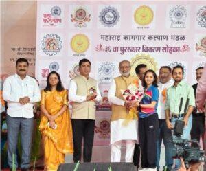 Read more about the article टेबल टेनिस खेळाडूनअंशिता ताम्हणकर हिचा राज्यपालांच्या हस्ते गौरव..