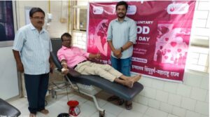 Read more about the article प्रतिकूल हवामानातही ऑन कॉल रक्तदाते संस्थेचे सचिव बाबली गवंडे यांचे १७ वे रक्तदान