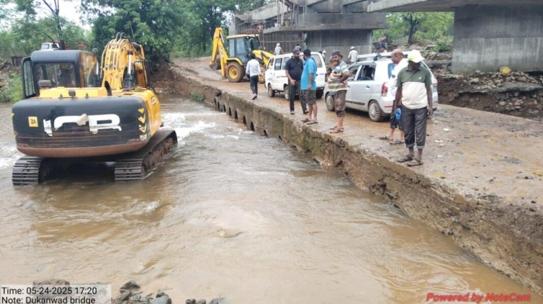 You are currently viewing तब्बल तीन दिवस बंद असलेली शिवापूर, वसोली, अंजिवडे वाहतूक पुन्हा सुरू…