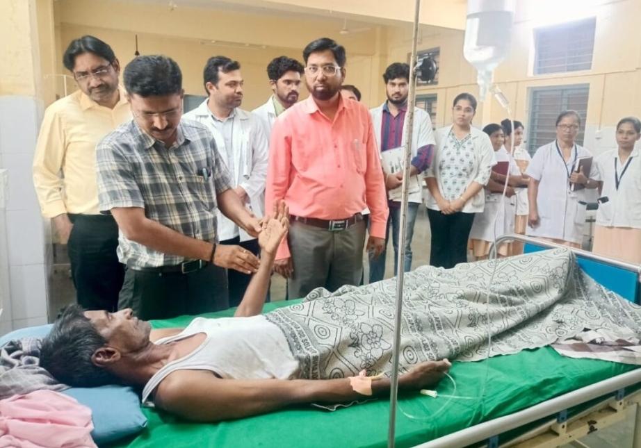 You are currently viewing _पालकमंत्री नितेश राणे यांच्या निर्देशानुसार क्षेत्रीय कार्यालयाला भेट