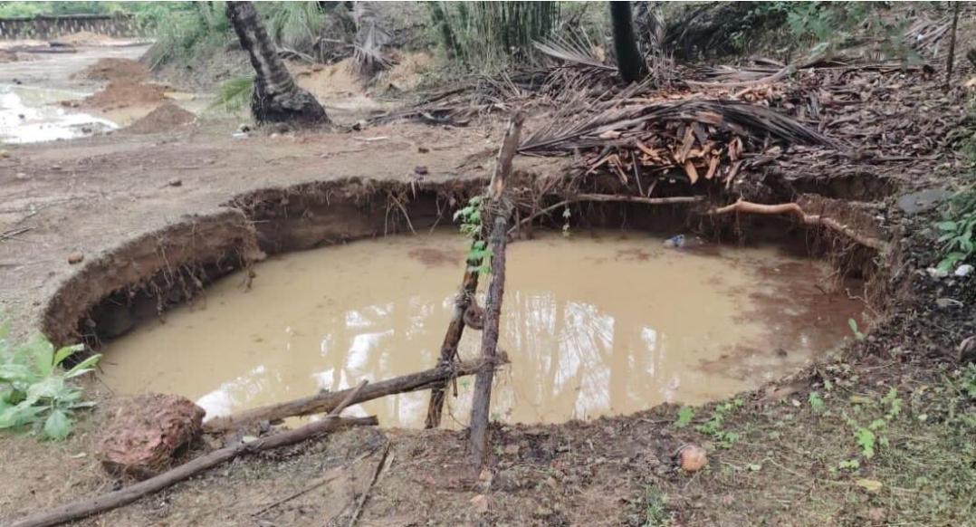 You are currently viewing मुसळधार पावसामुळे नेमळेत शेतविहीर कोसळली, शेतकऱ्याचे हजारोंचे नुकसान…