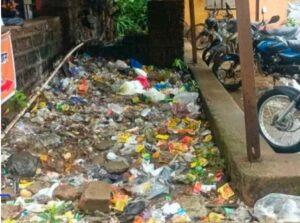 Read more about the article सावंतवाडी बस स्थानक परिसरात मोठ्या प्रमाणात दुर्गंधीचे साम्राज्य 